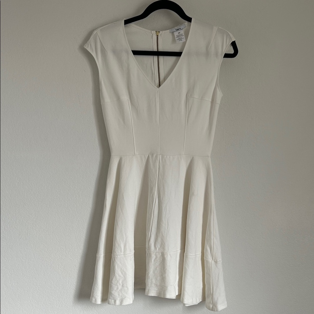 Bar III Fit and Flare Dress White Stretchy Cap Sleeve V-Neck Tennis Golf Sz M